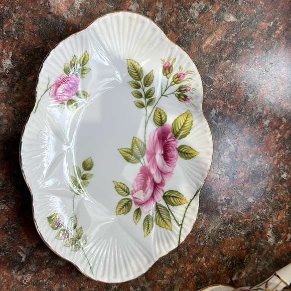 Rambler Rose gravy boat and base. - Picture 3 of 5